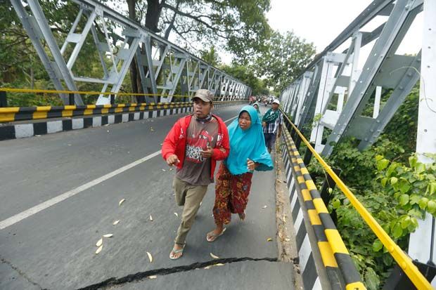 Jembatan Kota Retak